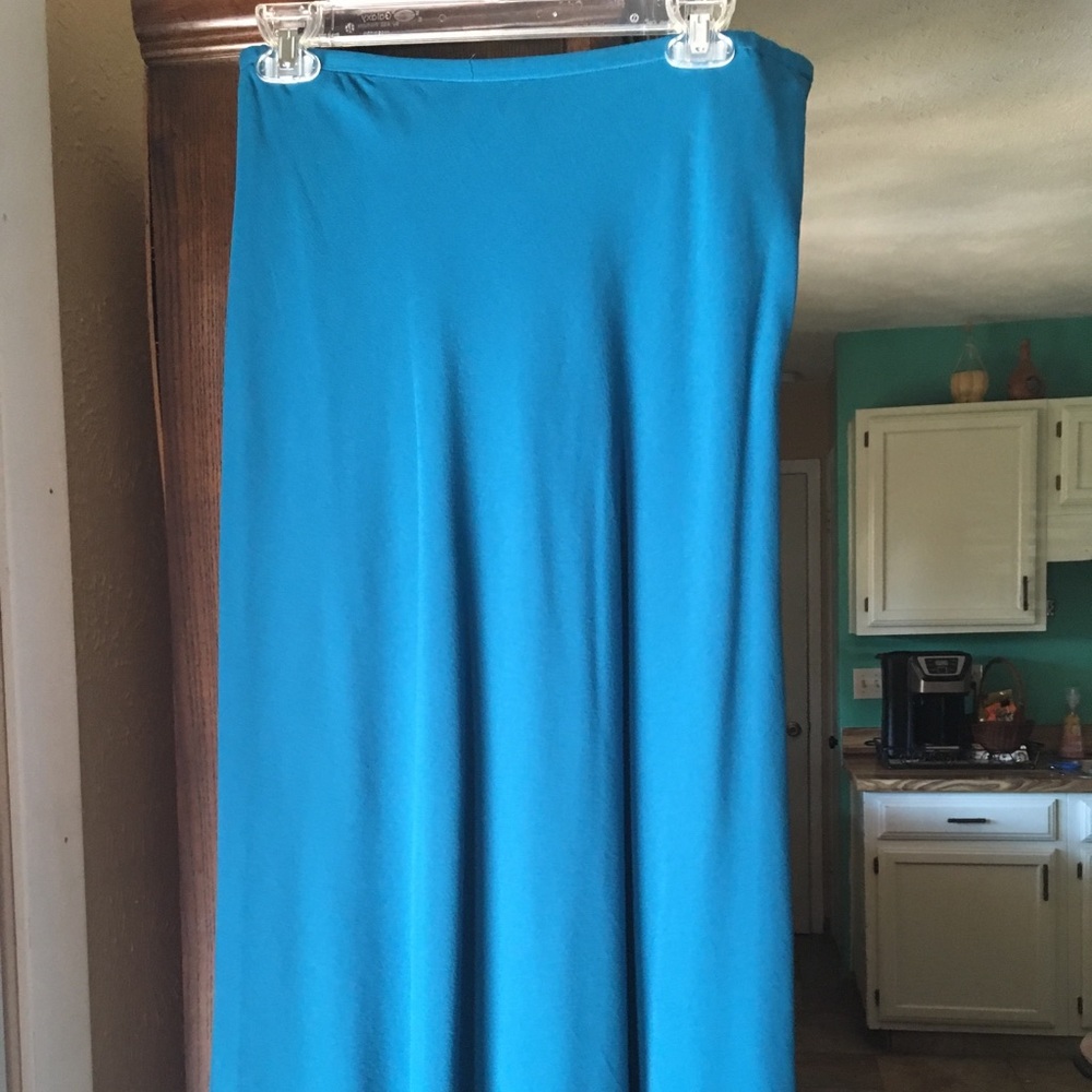 Donna Morgan gorgeous skirt.